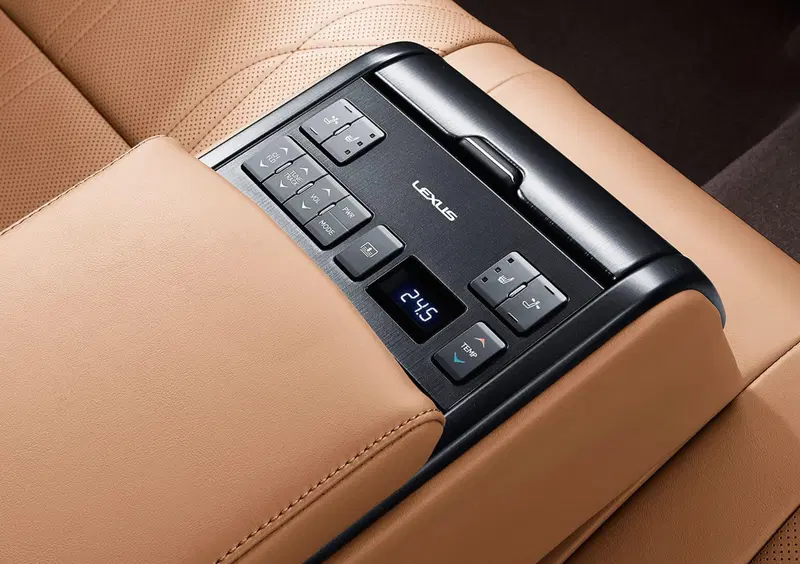 Lexus ES (17)