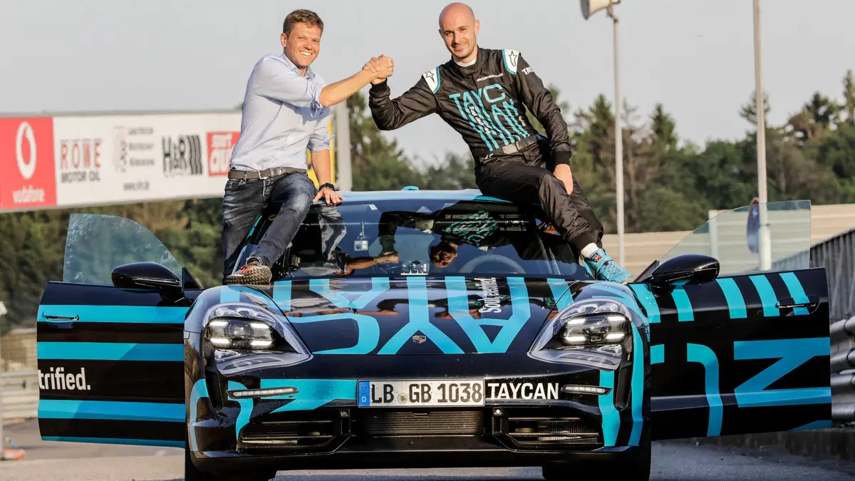 Porsche Taycan: in 7' 42' al Nurburgring (2)