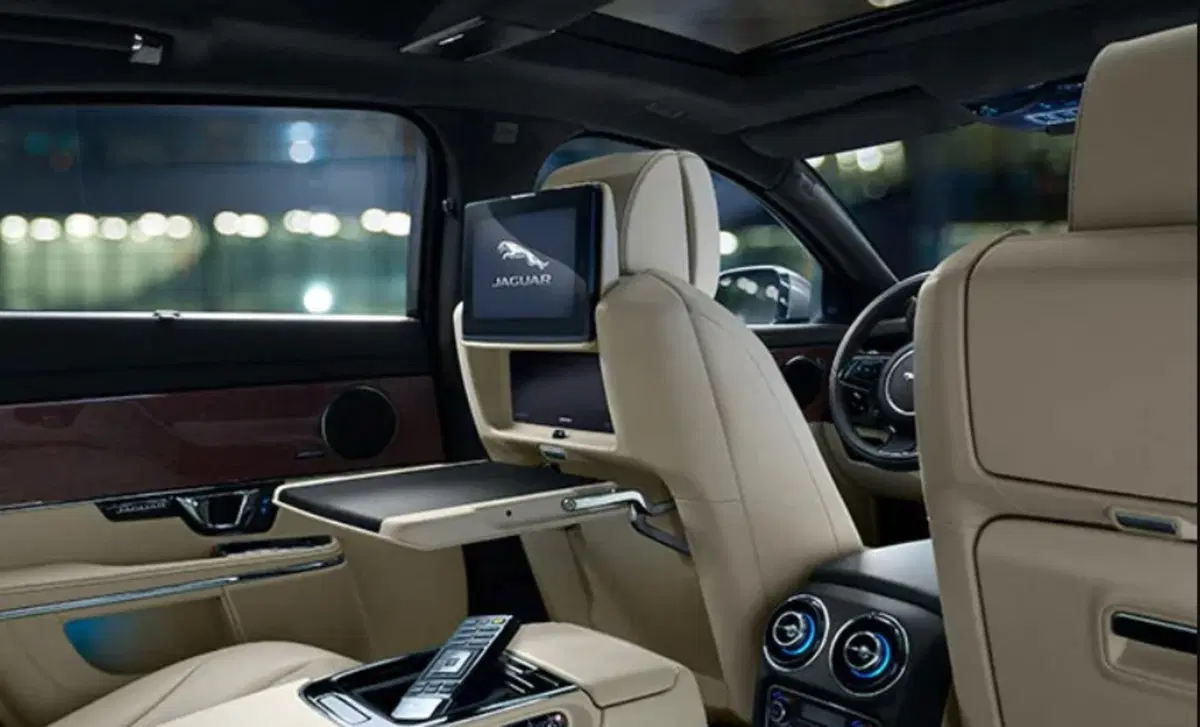 Jaguar XJ (2009-20) (42)