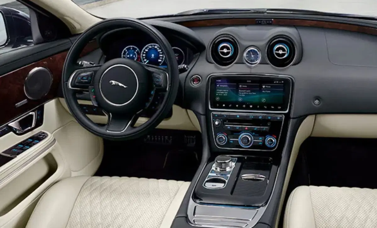 Jaguar XJ (2009-20) (37)