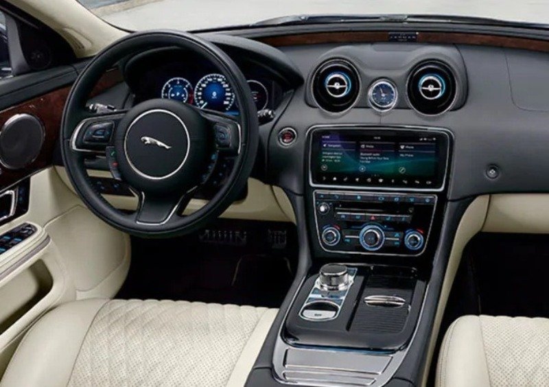 Jaguar XJ (2009-20) (37)