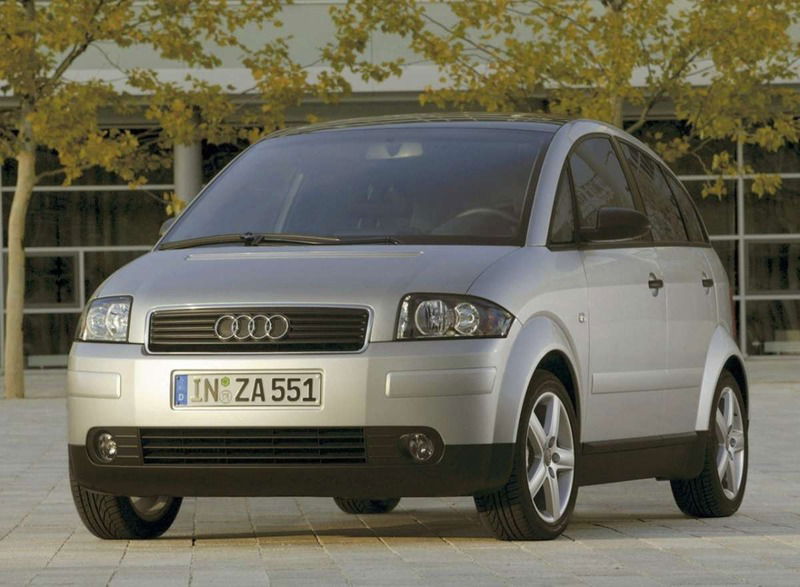 Motori di cilindrata ridotta, carrozzeria da piccola monovolume e telaio in alluminio. la Audi A2 ha precorso i tempi, ma non fu all&#039;epoca molto apprezzata per via del prezzo elevato