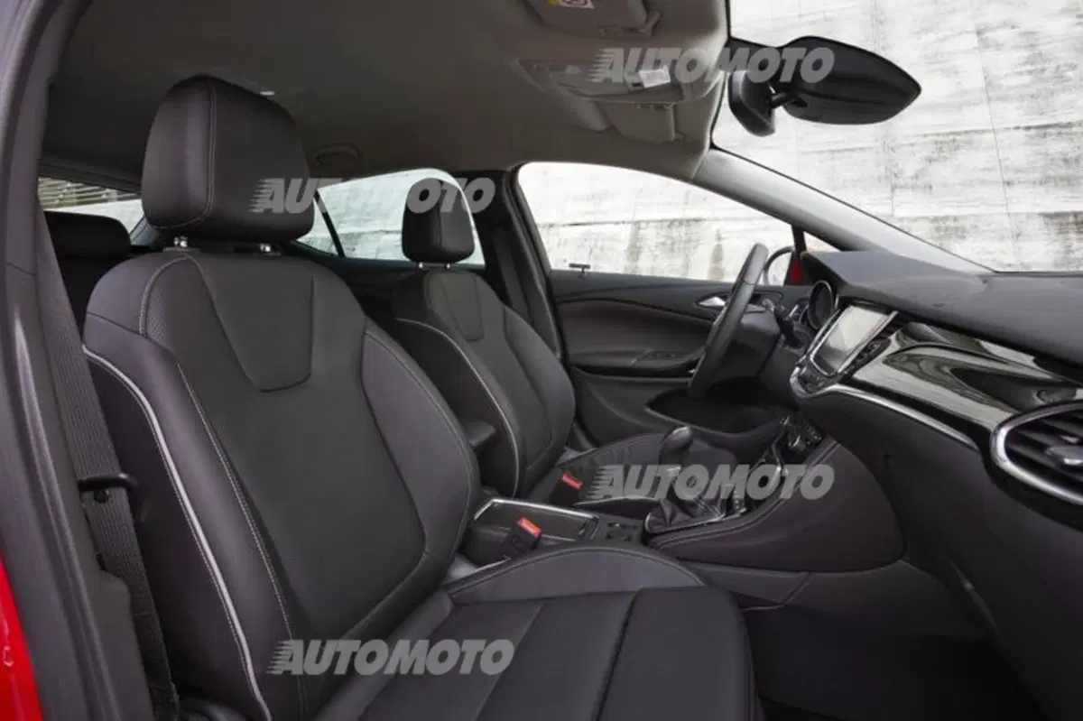Opel Astra 1.5 CDTI 105 CV S&S 5 porte GS Line (31)