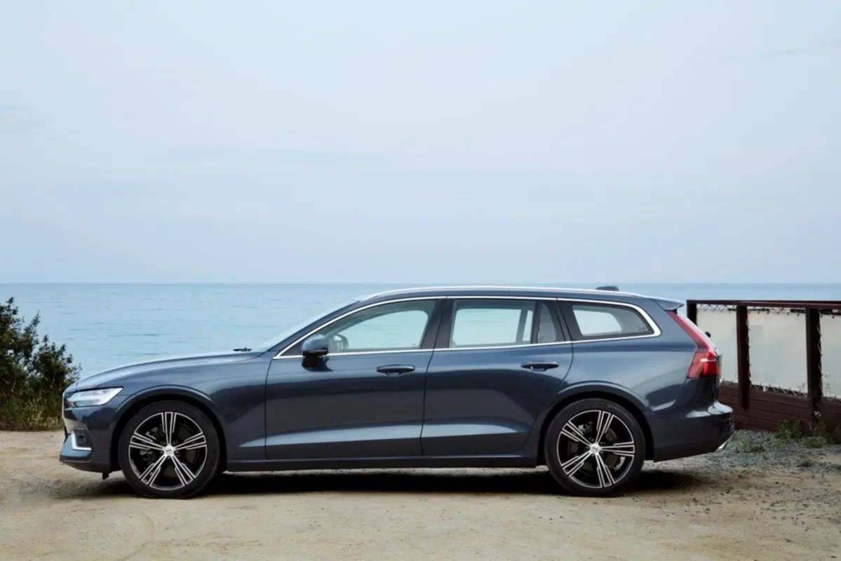 Volvo V60 T6 Plug-in Hybrid AWD automatico Ultra Dark (9)