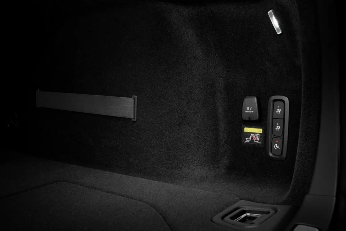 Volvo V60 T6 Plug-in Hybrid AWD automatico Ultra Dark (25)