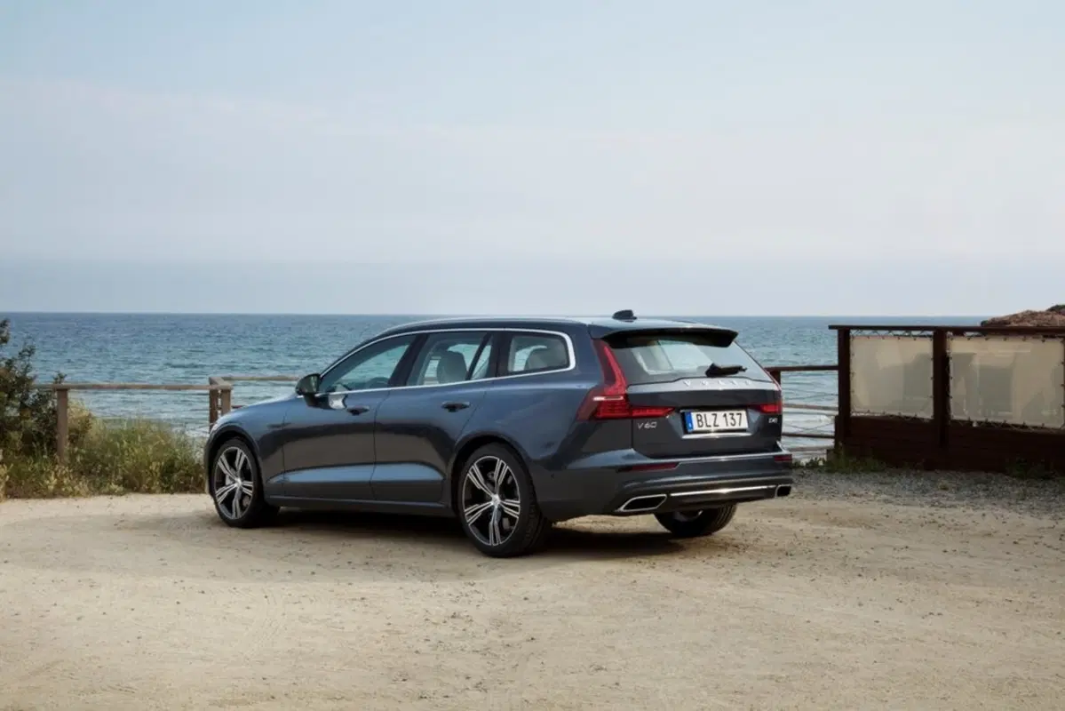 Volvo V60 T6 Plug-in Hybrid AWD automatico Ultra Dark (10)