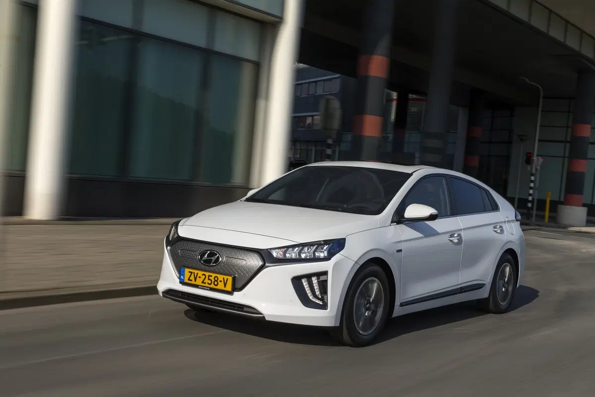 Hyundai Ioniq Electric: il restyling 2019 è ancora più completo [Video] (7)