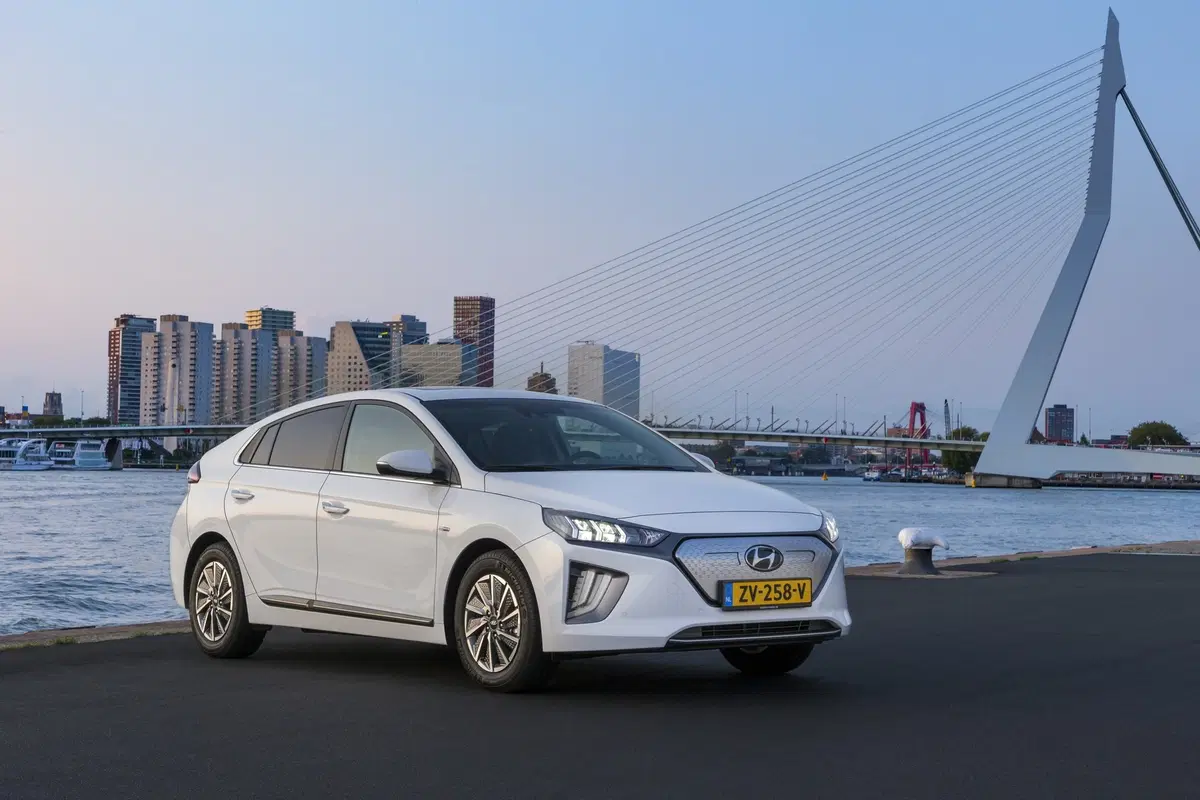 Hyundai Ioniq Electric: il restyling 2019 è ancora più completo [Video] (3)