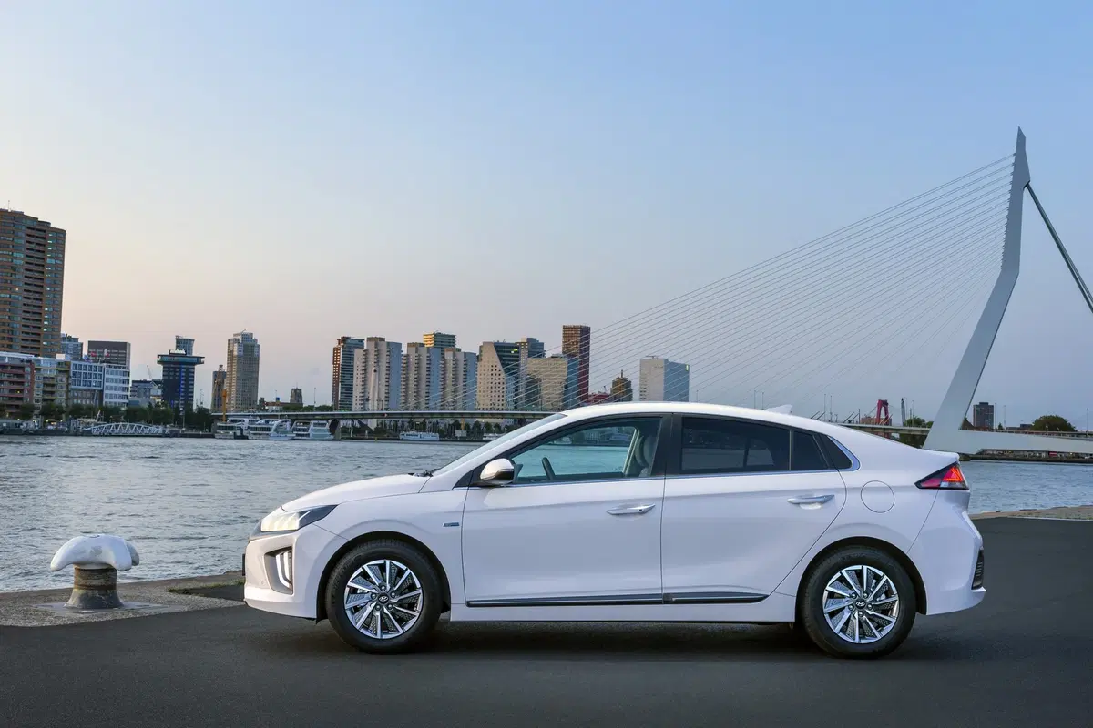 Hyundai Ioniq Electric: il restyling 2019 è ancora più completo [Video] (10)