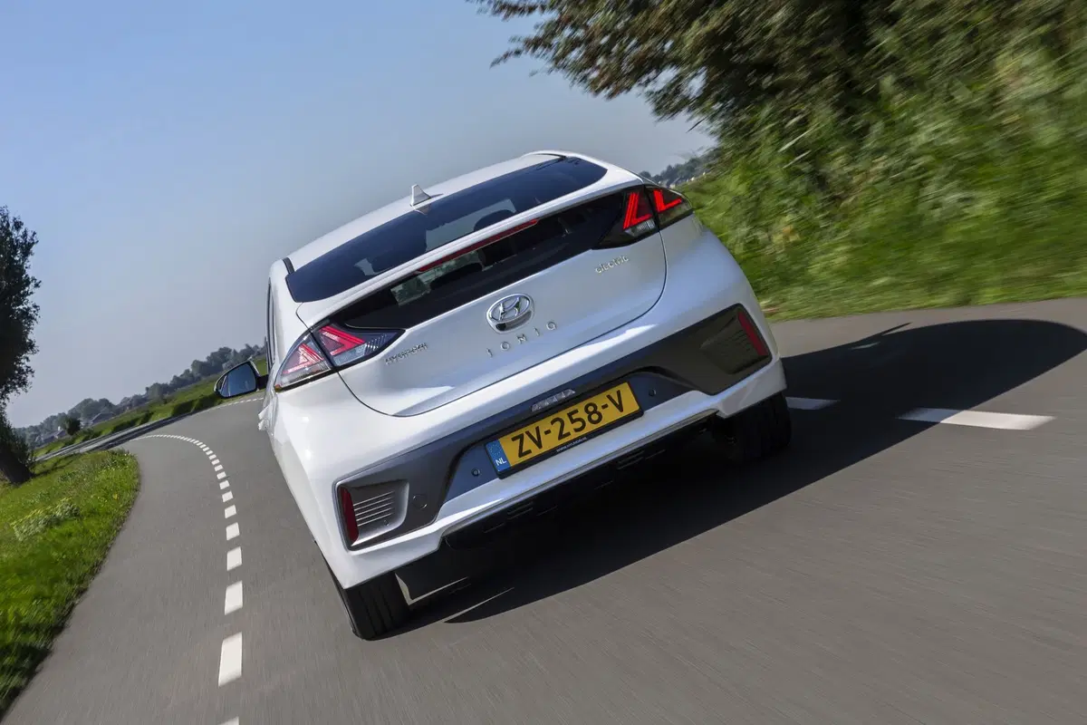 Hyundai Ioniq Electric: il restyling 2019 è ancora più completo [Video] (18)