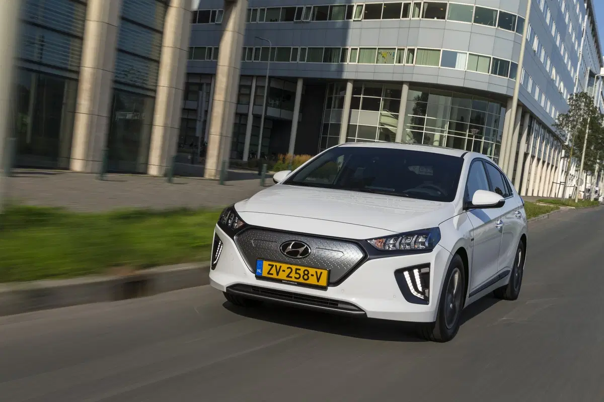 Hyundai Ioniq Electric: il restyling 2019 è ancora più completo [Video] (11)