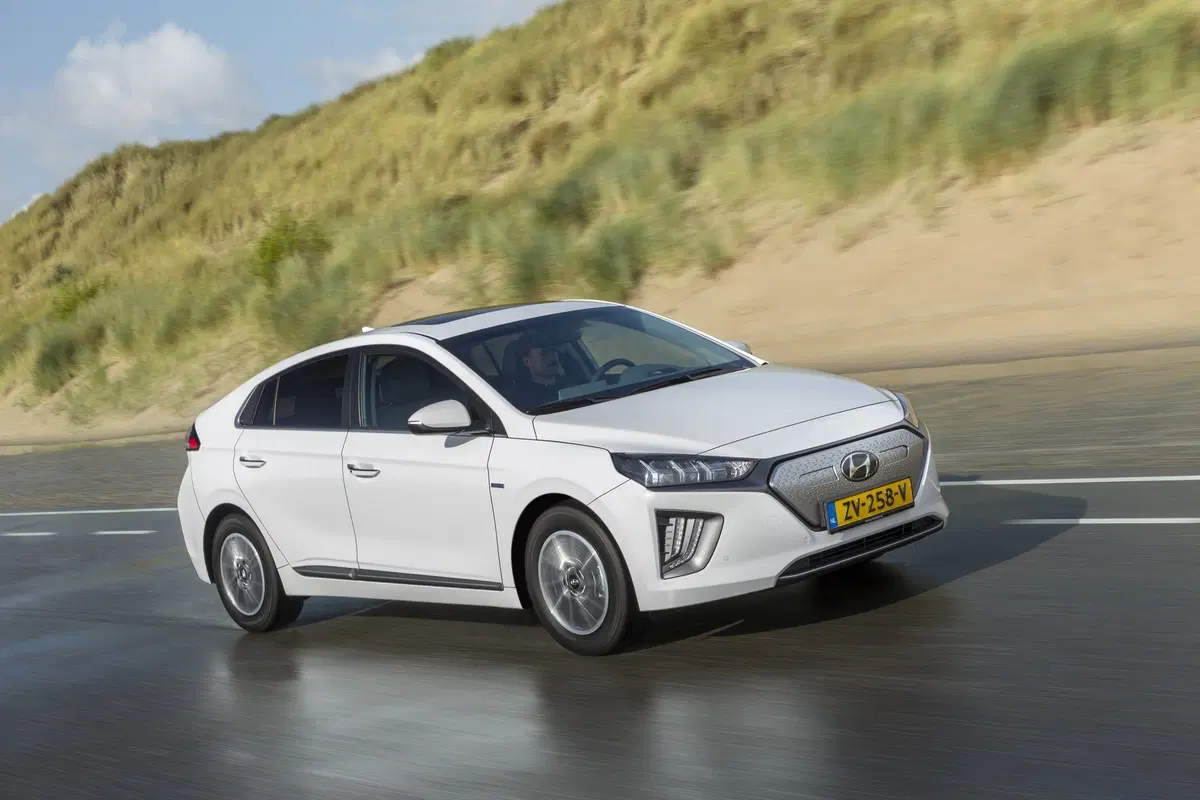 Hyundai Ioniq Electric: il restyling 2019 è ancora più completo [Video] (16)