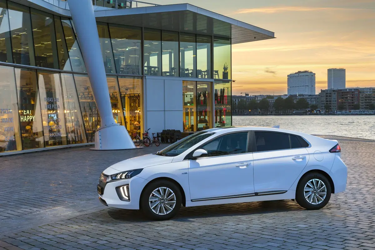 Hyundai Ioniq Electric: il restyling 2019 è ancora più completo [Video] (17)