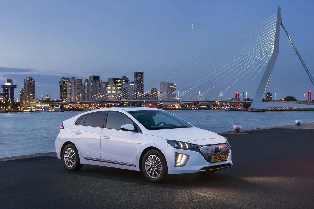 Hyundai Ioniq Electric: il restyling 2019 è ancora più completo [Video] (13)