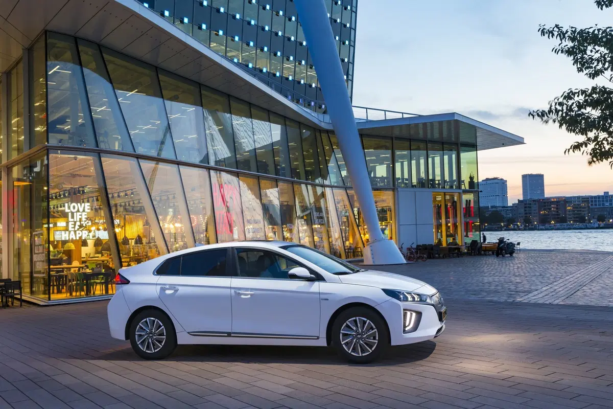 Hyundai Ioniq Electric: il restyling 2019 è ancora più completo [Video] (19)
