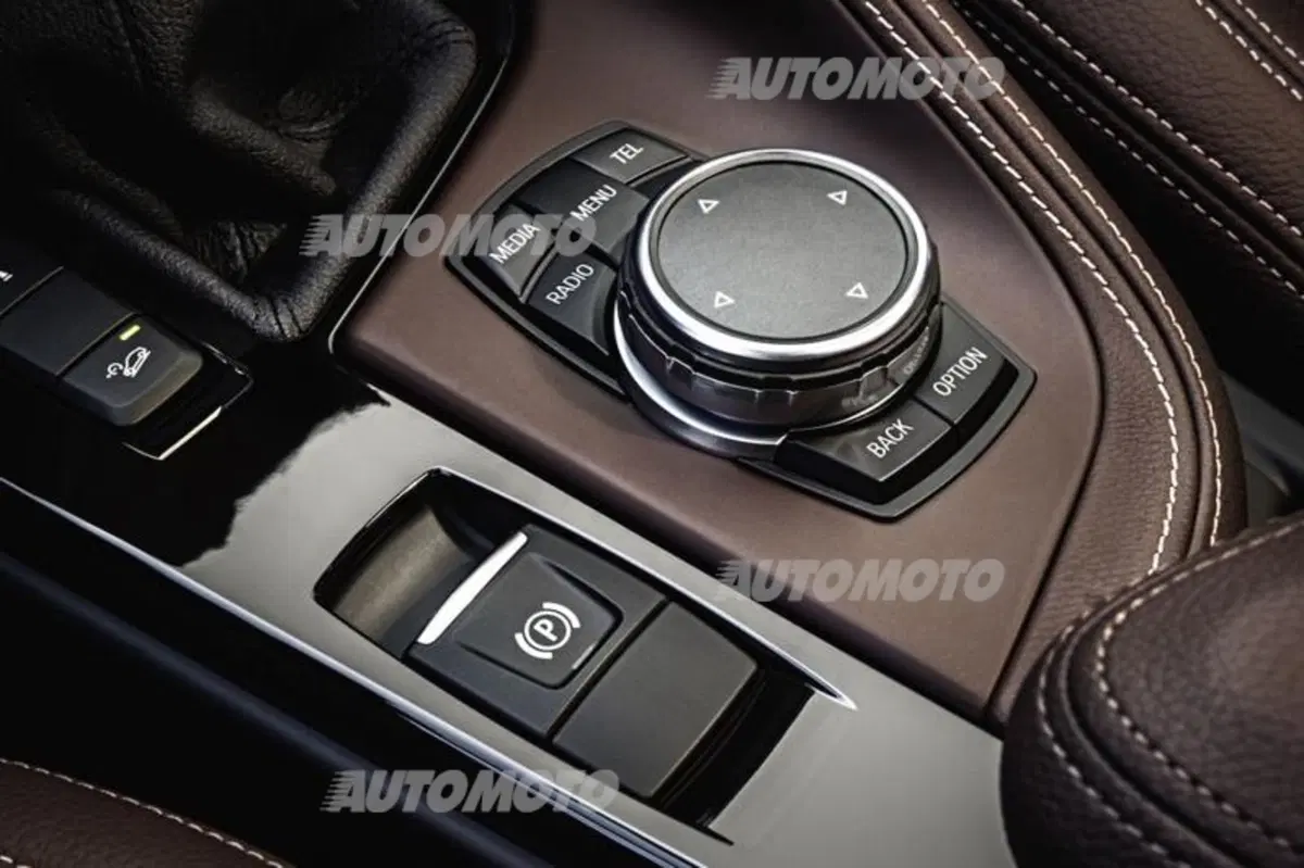 BMW X1 sDrive18i Advantage (20)