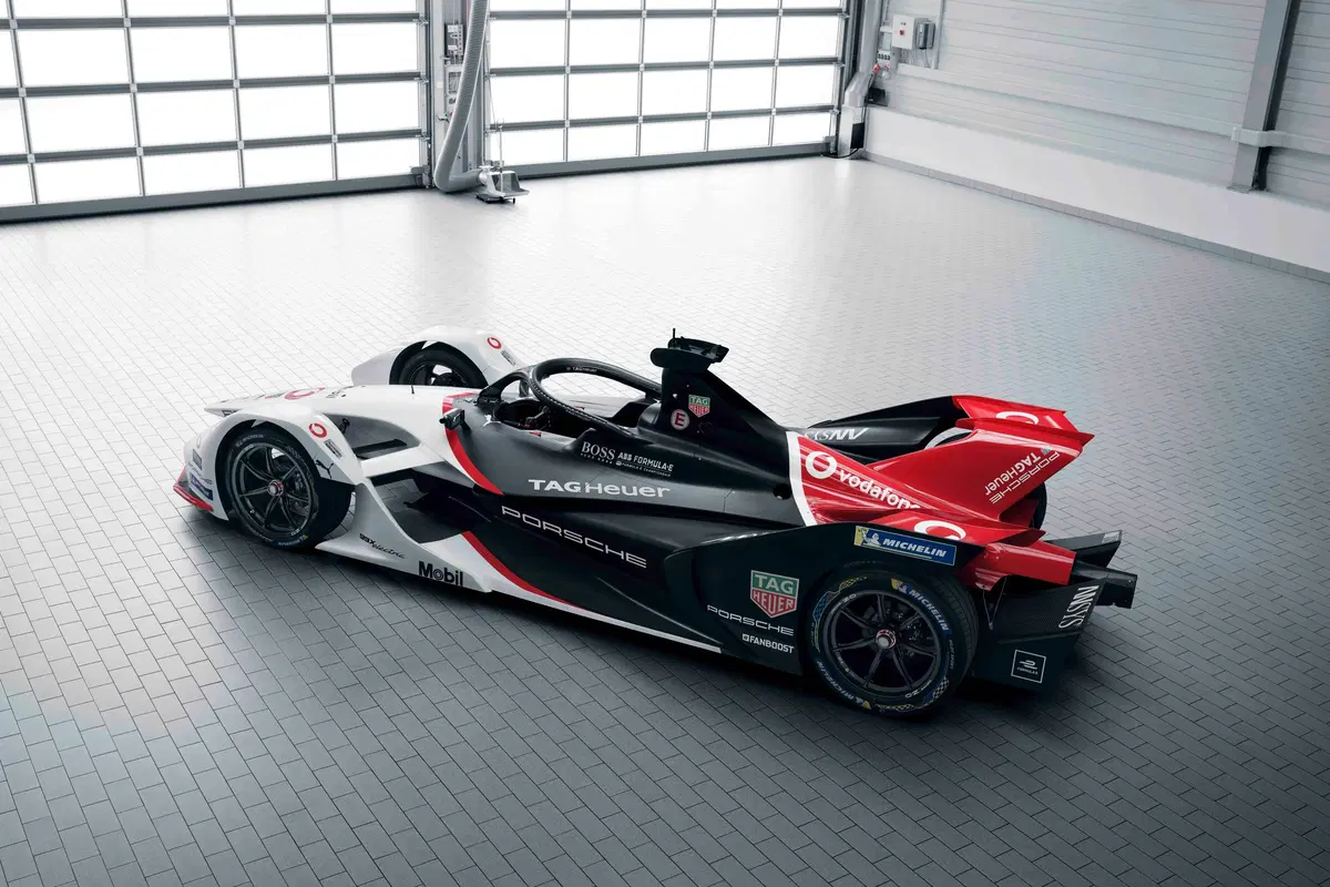 Formula E: Porsche svela la 99X Electric (7)