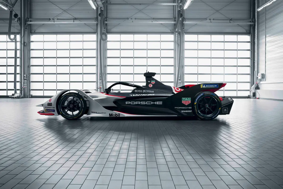 Formula E: Porsche svela la 99X Electric (9)
