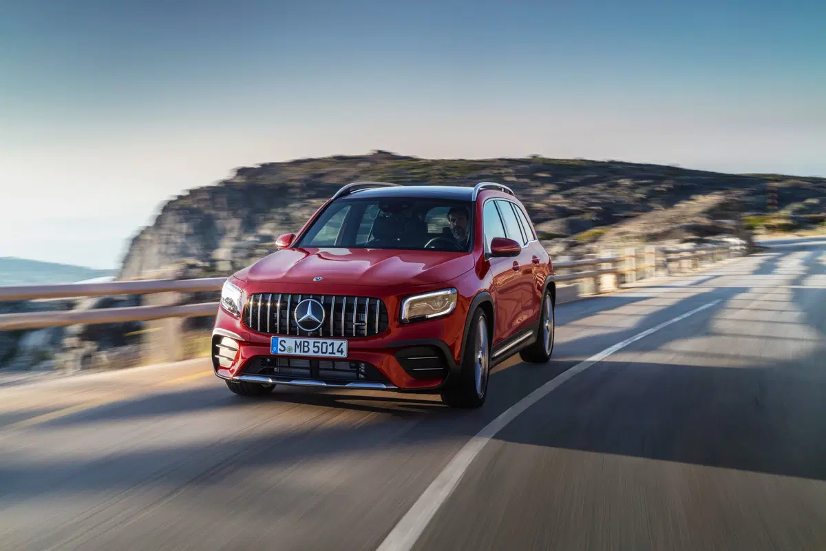 Mercedes-AMG GLB 35, il SUV sale a 306 CV