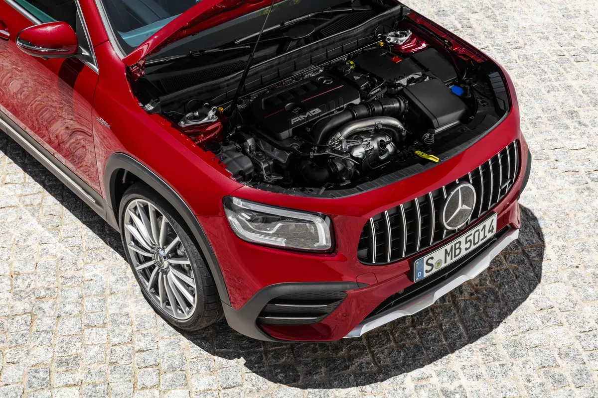 Mercedes-AMG GLB 35, il SUV sale a 306 CV (16)