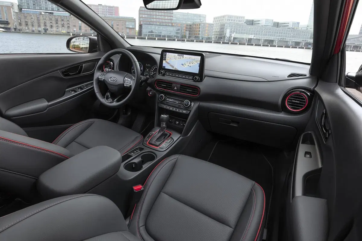 Hyundai Kona Hybrid: la via di mezzo che piace [Video]