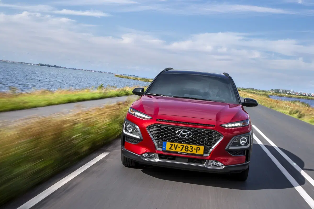 Hyundai Kona Hybrid: la via di mezzo che piace [Video]