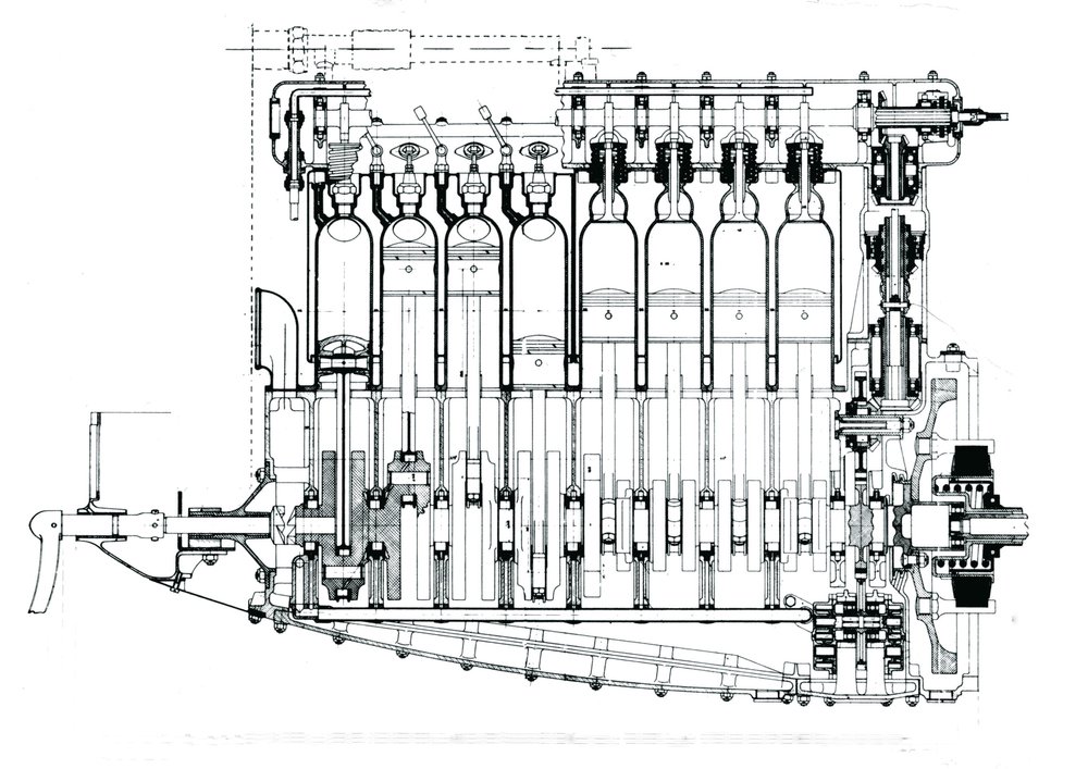 2-	Quando &egrave; apparso, nel 1921, il motore della Fiat 402 costituiva quanto di meglio la tecnica da GP potesse offrire. L&rsquo;albero a gomiti poggiava su 10 supporti e i cuscinetti di banco e di biella erano a rotolamento. La cilindrata era di 3 litri e la potenza di 120 CV a 4400 giri/min