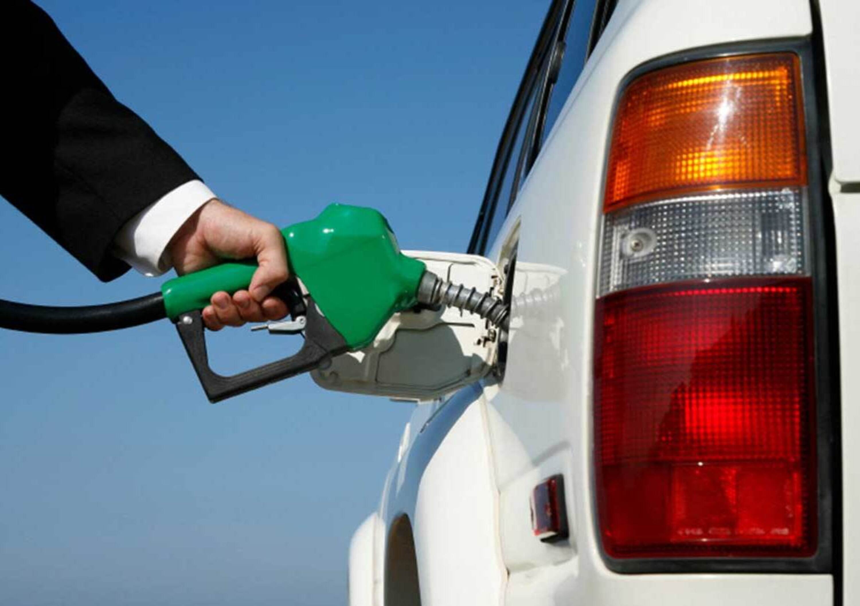 Prezzi benzina: Italia seconda solo all&#039;Olanda