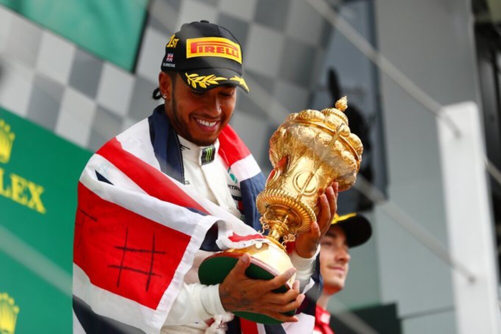Mai un campione F1 in carica tanto social e alla mano, grazie al web, come Hamilton?