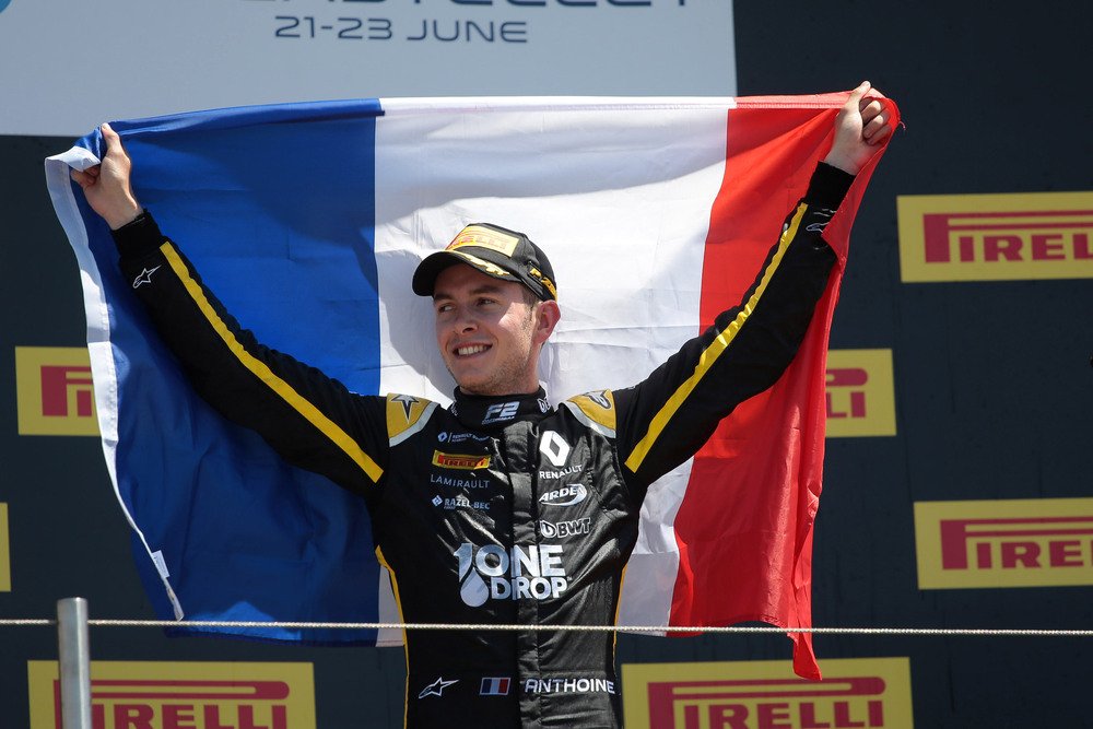 Il giovane francese era membro della Academy Renault, gi&agrave; vincente in varie categorie oltre la F2