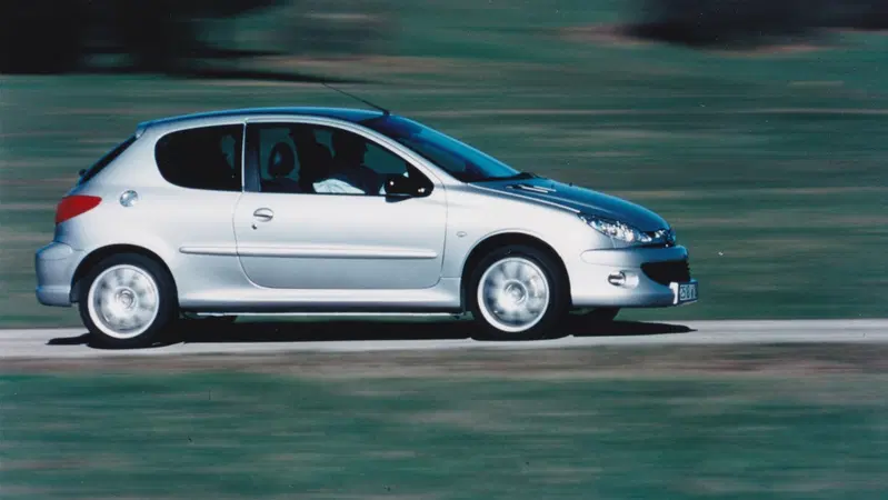 Peugeot 206 GT, l&rsquo;auto che si allung&ograve; per il Mondiale Rally