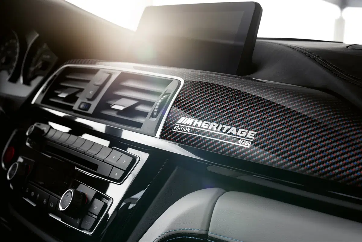 BMW M4 Edition ///M Heritage: dettagli speciali per 750 esemplari (9)