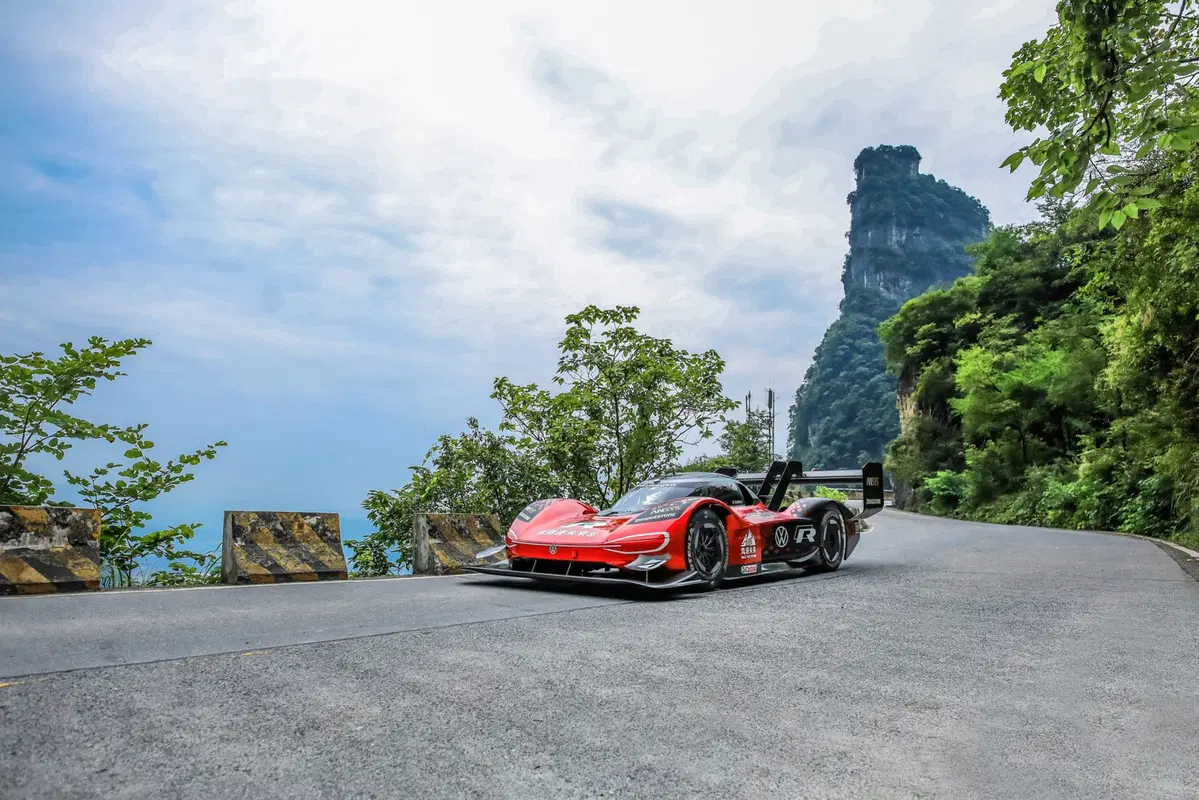 Volkswagen ID.R: è ancora record sulla Tianmen Mountain (2)