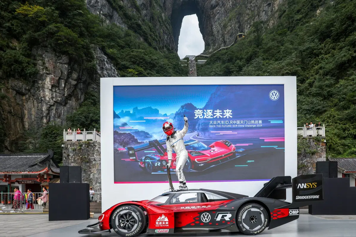 Volkswagen ID.R: è ancora record sulla Tianmen Mountain (4)