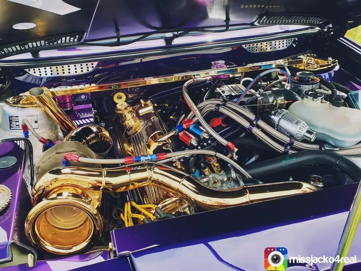 Motori placcati in oro: follie del tuning (9)