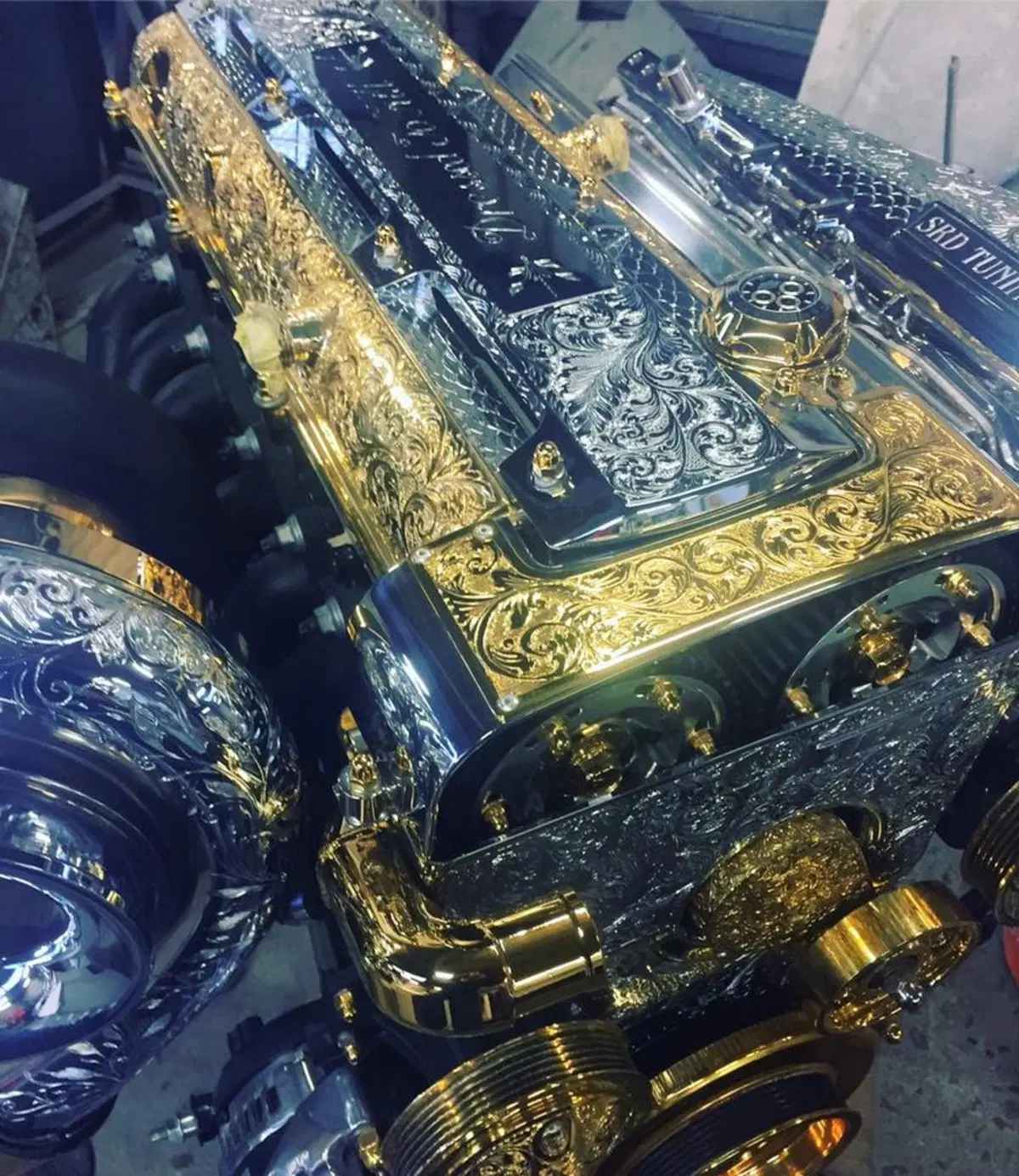 Motori placcati in oro: follie del tuning (10)