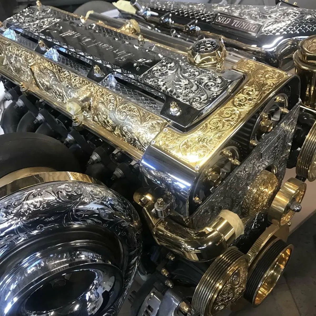 Motori placcati in oro: follie del tuning (15)