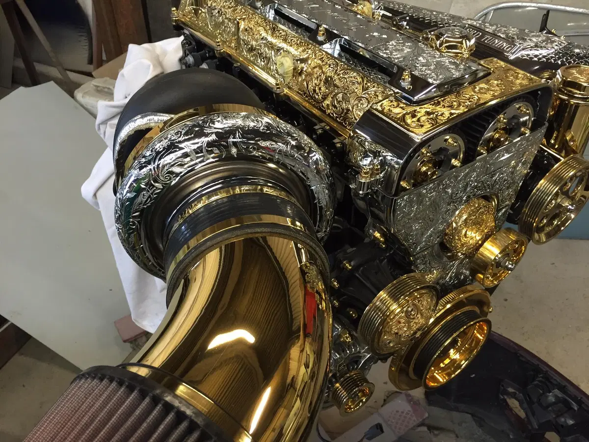 Motori placcati in oro: follie del tuning (20)