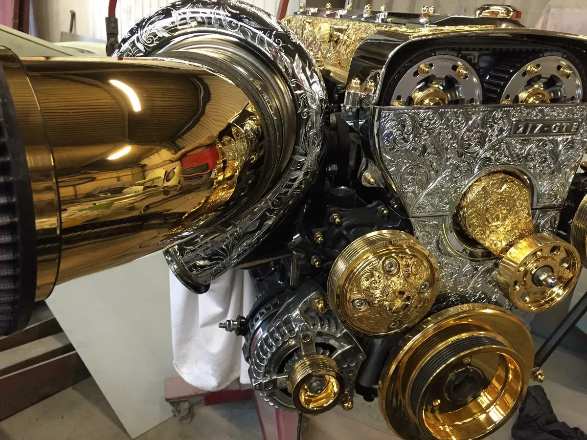 Motori placcati in oro: follie del tuning (21)