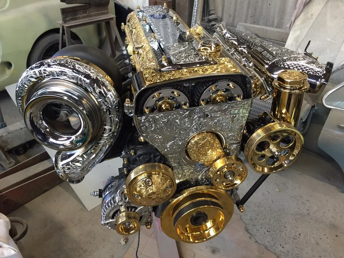 Motori placcati in oro: follie del tuning (24)