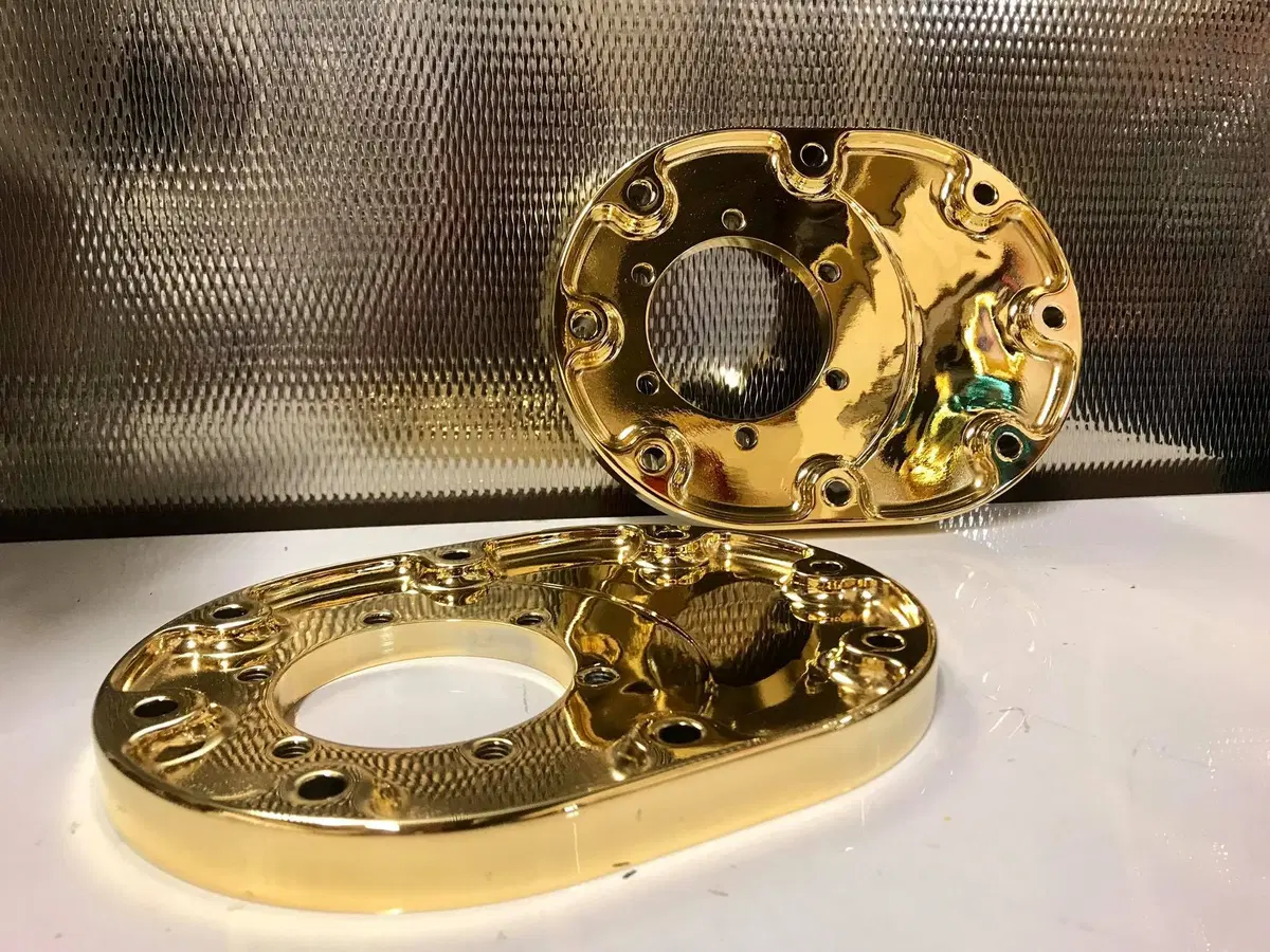 Motori placcati in oro: follie del tuning (25)