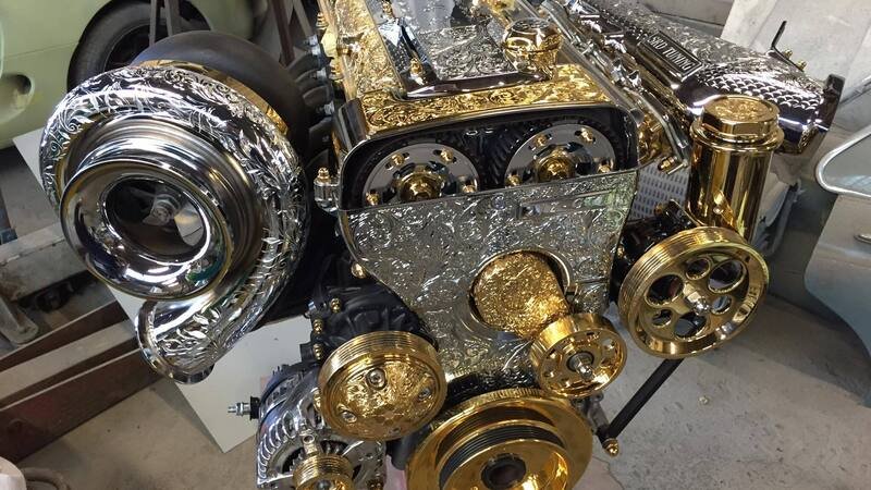 Motori placcati in oro: follie del tuning