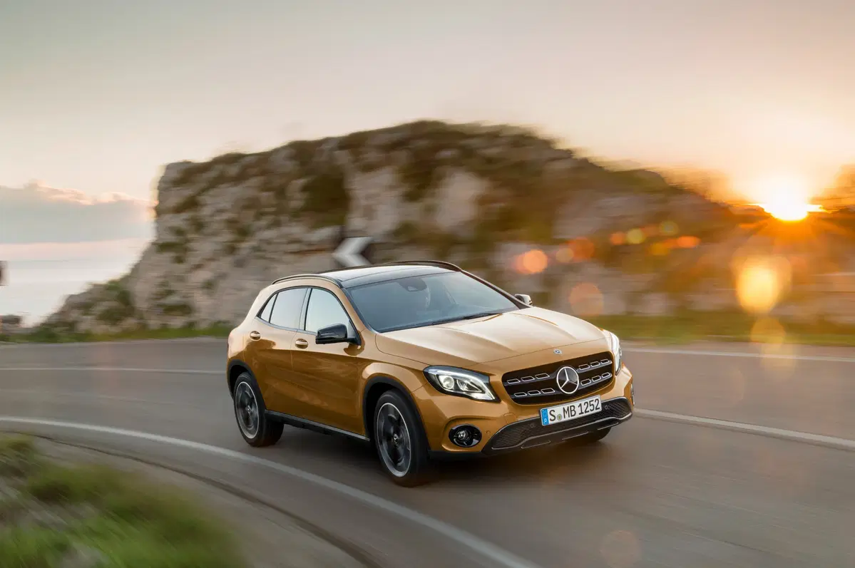 Mercedes-Benz GLA SUV 200 d Automatic 4Matic Premium (7)