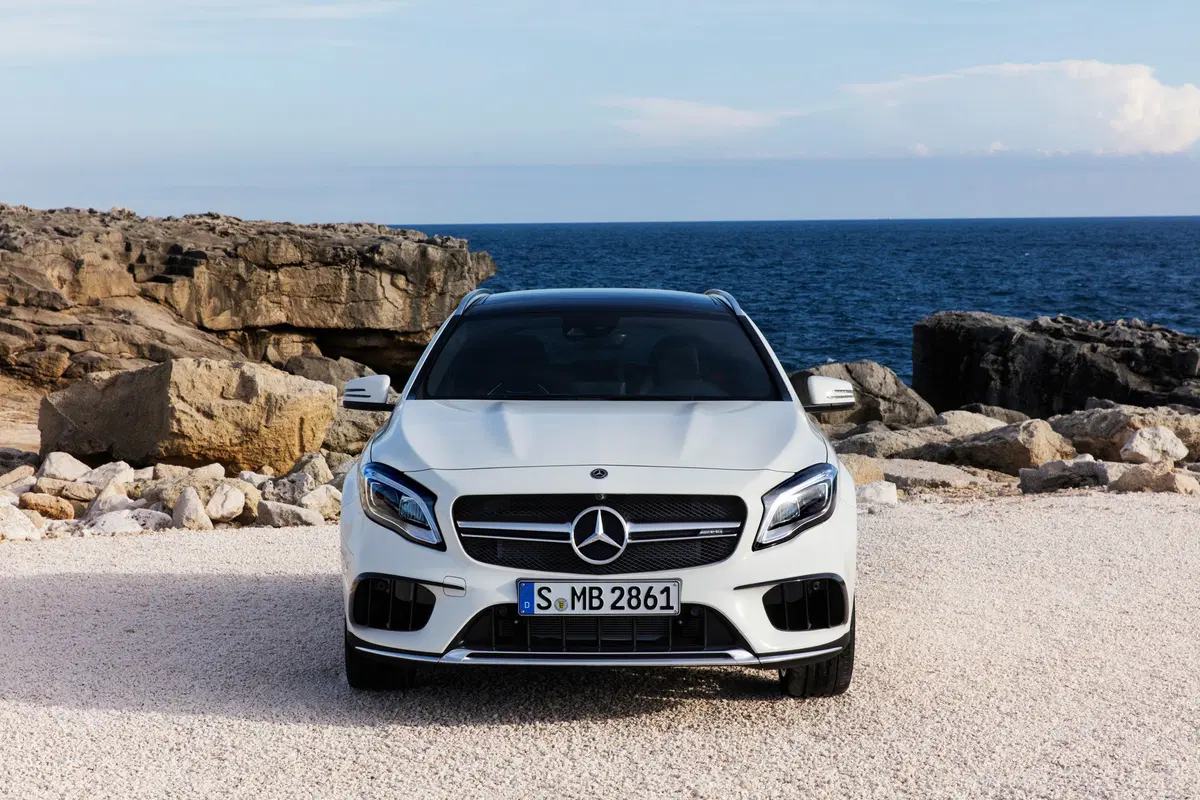 Mercedes-Benz GLA SUV 200 d Automatic 4Matic Premium (3)