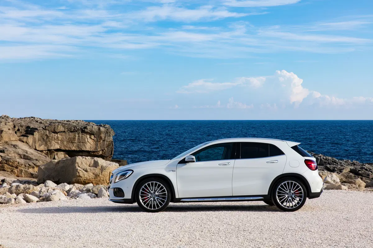 Mercedes-Benz GLA SUV 200 d Automatic 4Matic Premium (2)