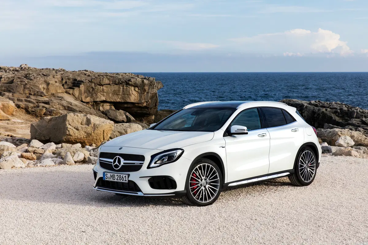 Mercedes-Benz GLA SUV 200 d Automatic 4Matic Premium (25)