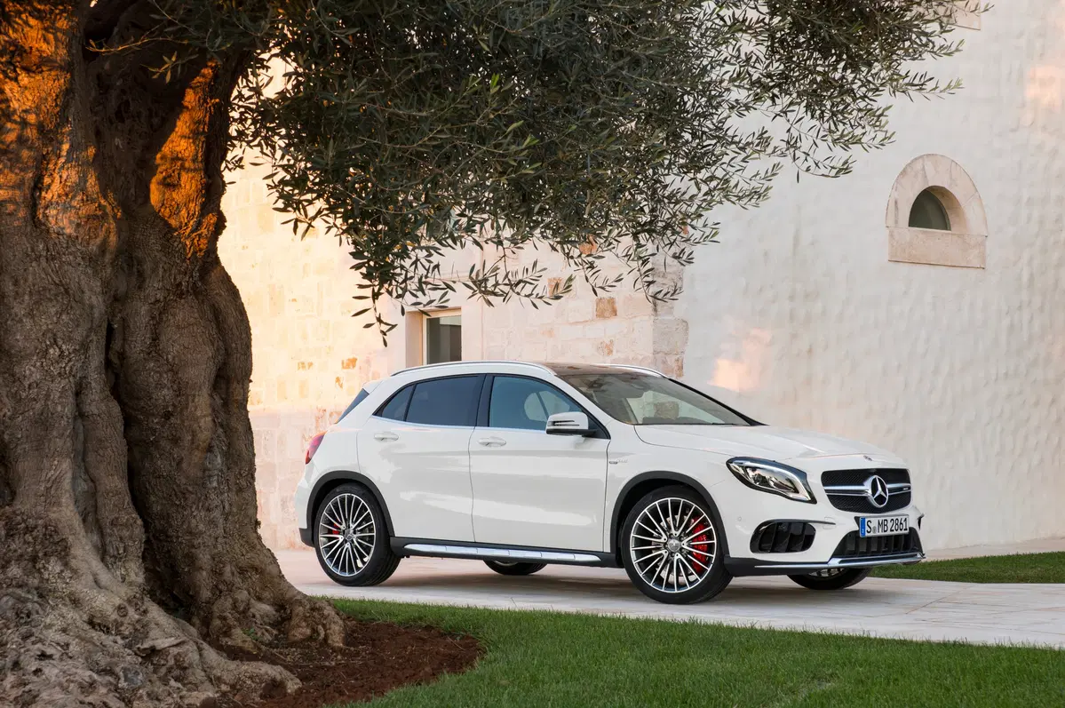 Mercedes-Benz GLA SUV 200 d Automatic 4Matic Premium (23)