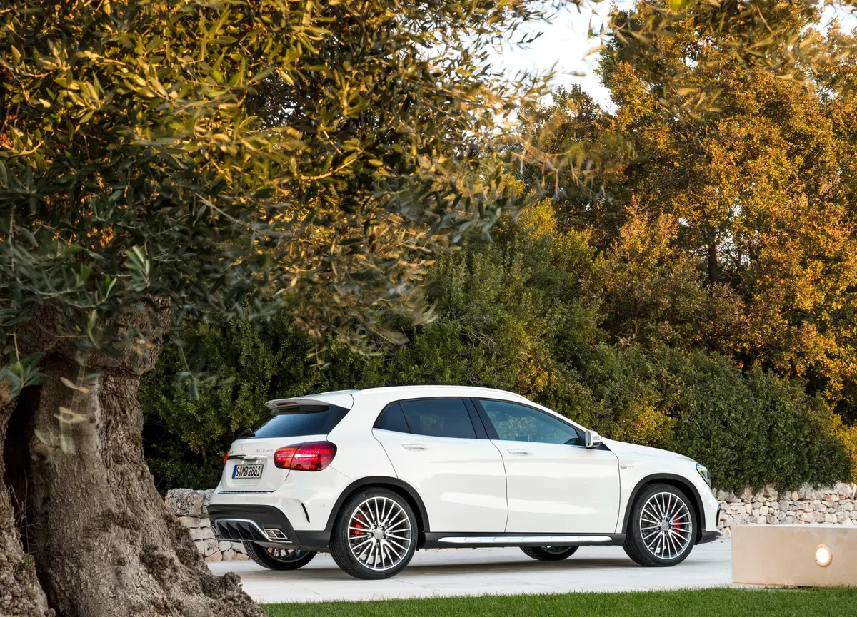 Mercedes-Benz GLA SUV 200 d Automatic 4Matic Premium (24)