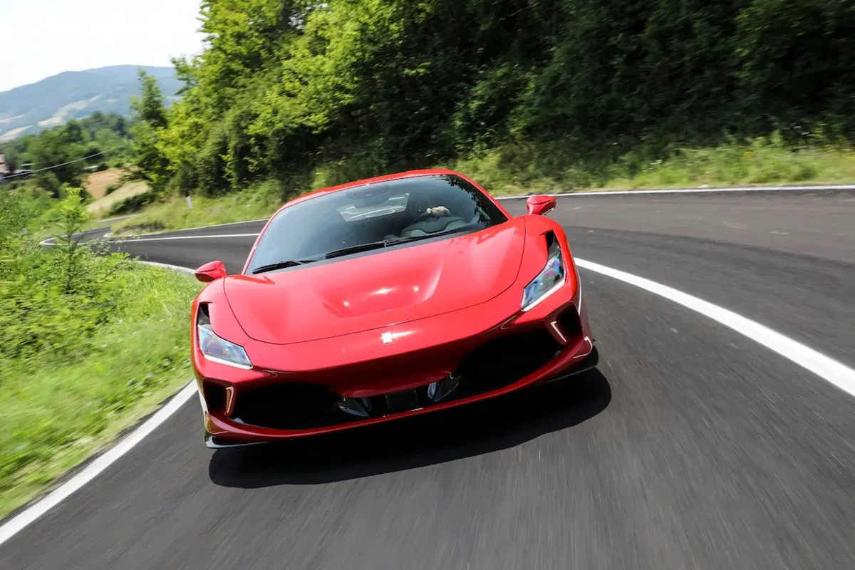 Ferrari F8 Tributo, celebra la dinastia V8 con la forza di 720 CV [Video] (2)