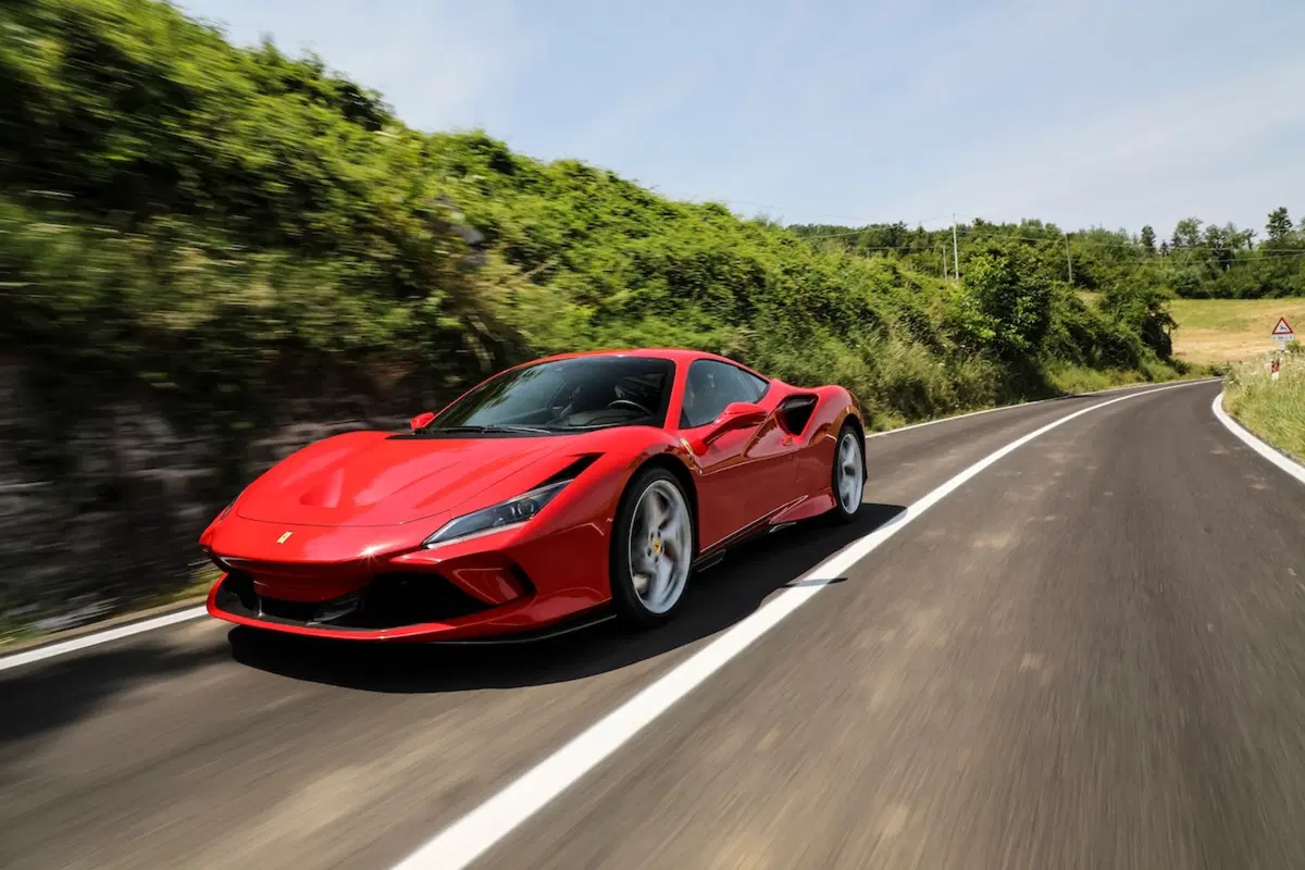 Ferrari F8 Tributo, celebra la dinastia V8 con la forza di 720 CV [Video] (6)